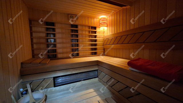 Eladó családi ház, Debrecenben 250 M Ft, 3 szobás