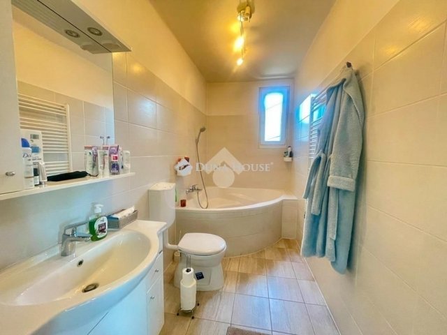 Eladó családi ház, Budapesten, X. kerületben 150 M Ft, 2 szobás