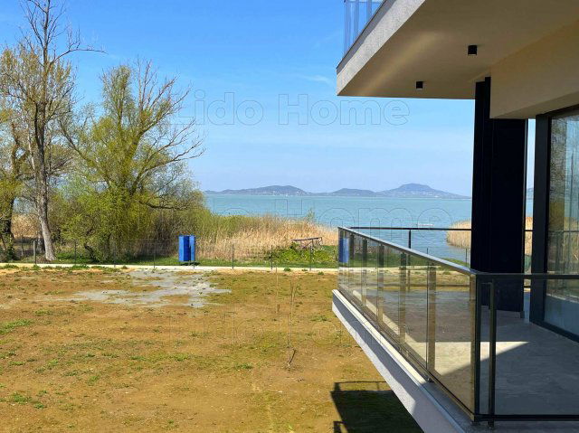 Eladó nyaraló, Balatonfenyvesen 99.99 M Ft, 7 szobás