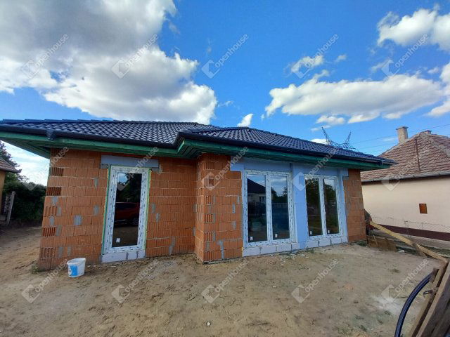 Eladó családi ház, Debrecenben 99 M Ft, 4 szobás