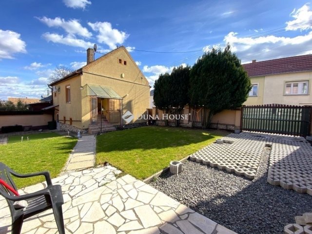 Eladó családi ház, Pécsett 89.9 M Ft, 3 szobás