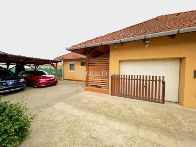 Eladó ikerház, Szigetszentmiklóson 79.9 M Ft, 4 szobás