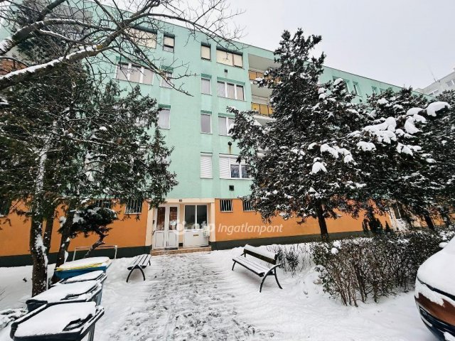 Eladó téglalakás, Nyíregyházán 37.5 M Ft, 2 szobás