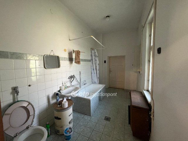 Eladó családi ház, Debrecenben 85 M Ft, 5 szobás