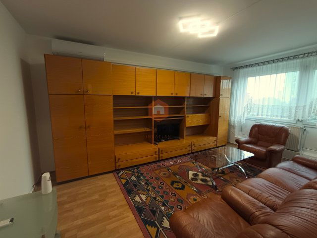 Kiadó panellakás, albérlet, Pécsett, Zója utcában, 2 szobás