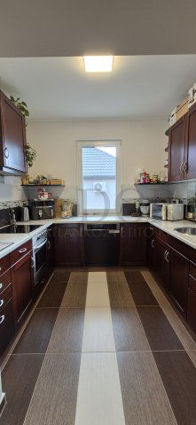 Eladó családi ház, Vecsésen 149.9 M Ft, 3 szobás