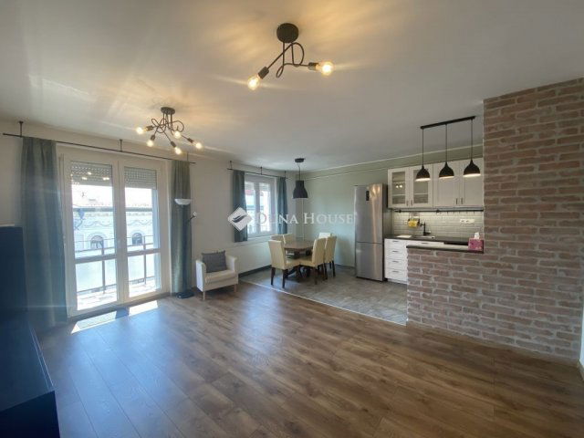 Eladó téglalakás, Győrött 79 M Ft, 3 szobás