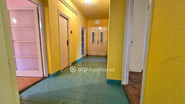 Eladó téglalakás, Egerben 66 M Ft, 3 szobás