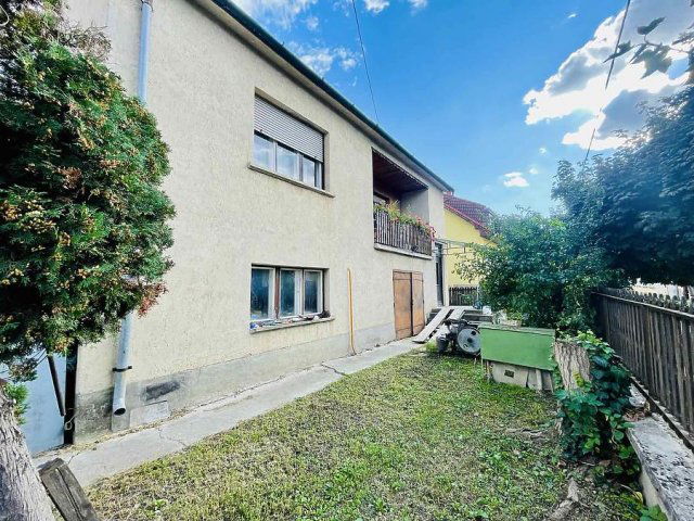 Eladó családi ház, Vácon 84.5 M Ft, 4 szobás