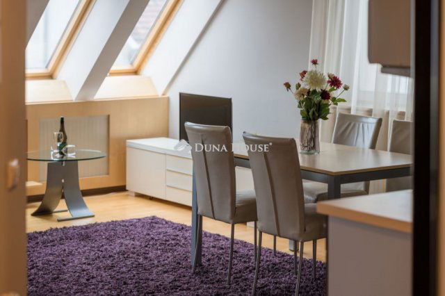 Eladó téglalakás, Budapesten, VI. kerületben 102.6 M Ft