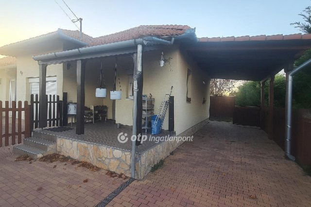 Eladó családi ház, Szigetszentmiklóson 147 M Ft, 3+1 szobás