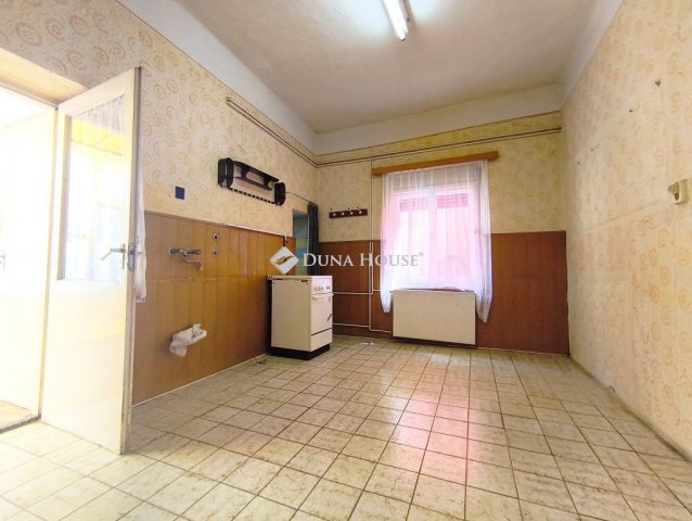 Eladó családi ház, Dombóváron 17.8 M Ft, 3 szobás
