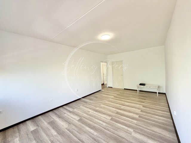 Eladó panellakás, Pécsett, Esztergályos János utcában 46.5 M Ft