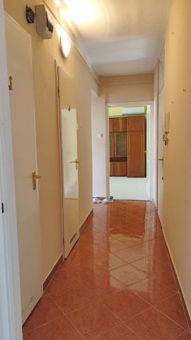 Eladó panellakás, Szekszárdon 31 M Ft, 2 szobás