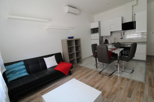 Eladó téglalakás, Pécsett, Antal utcában 49.9 M Ft, 1+1 szobás