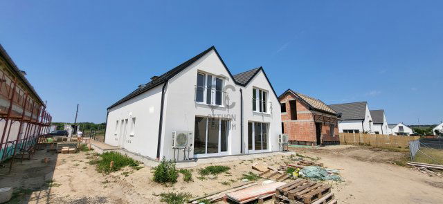 Eladó ikerház, Vácon 79.9 M Ft, 3 szobás / költözzbe.hu