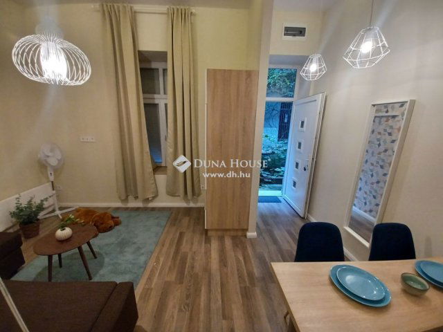 Eladó téglalakás, Budapesten, VI. kerületben 44.9 M Ft, 1 szobás