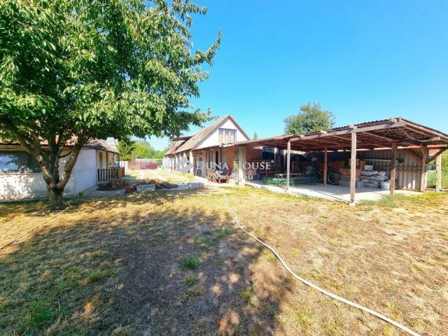 Eladó családi ház, Tóalmáson 29.9 M Ft, 10 szobás
