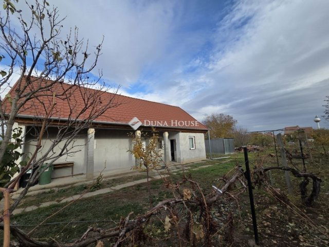 Eladó családi ház, Zsámbokon 37.9 M Ft, 1 szobás