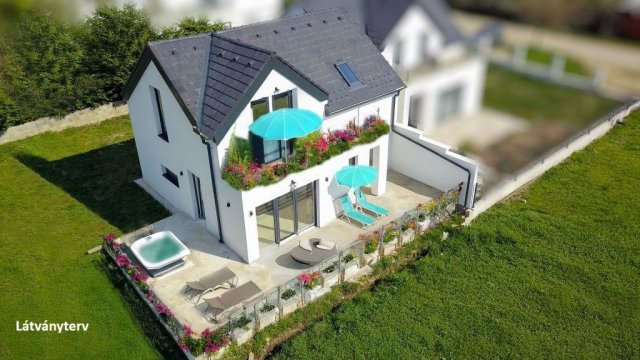 Eladó ikerház, Balatonakaliban 129 M Ft, 4 szobás