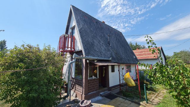 Eladó nyaraló, Kulcson, Fenyő utcában 15.8 M Ft, 2 szobás