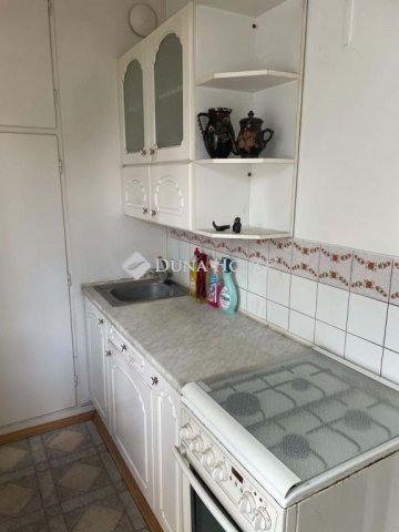 Eladó panellakás, Pécsett, Sarolta utcában 44.9 M Ft, 3 szobás