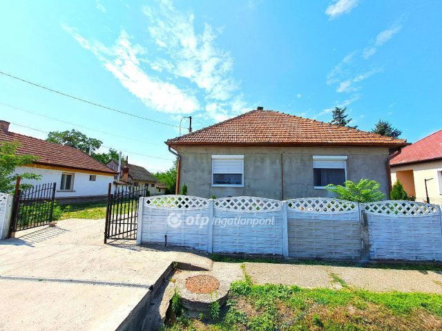 Eladó családi ház, Abonyban 39.9 M Ft, 2 szobás