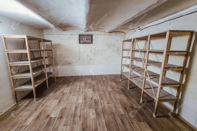 Kiadó ipari ingatlan, Mosonmagyaróváron 60 E Ft / hó