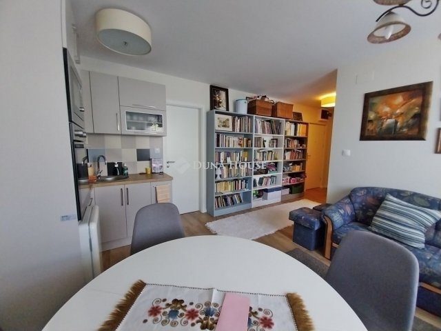 Eladó téglalakás, Szegeden 96 M Ft, 2+2 szobás