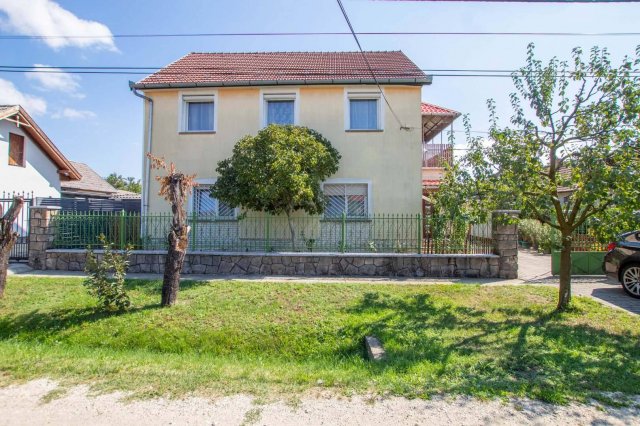 Eladó családi ház, Gyálon 94 M Ft, 7 szobás