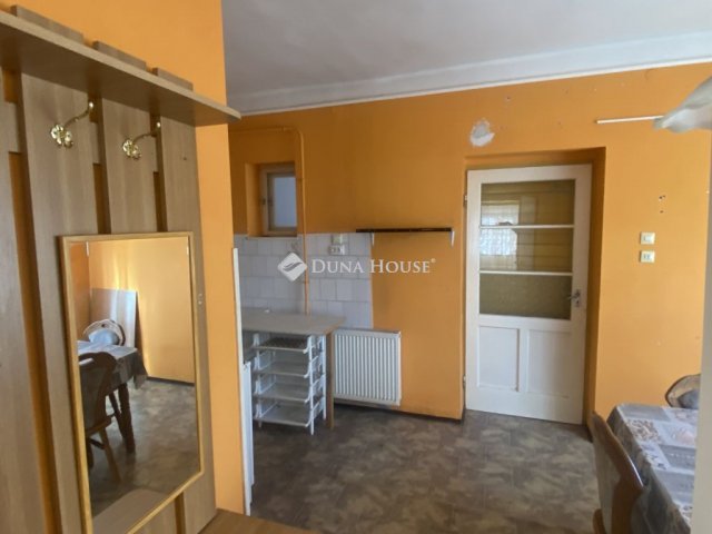 Eladó családi ház, Kunszentmiklóson 39 M Ft, 3 szobás