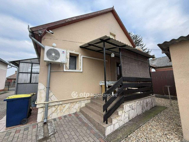 Eladó családi ház, Szakolyon 28.5 M Ft, 2 szobás