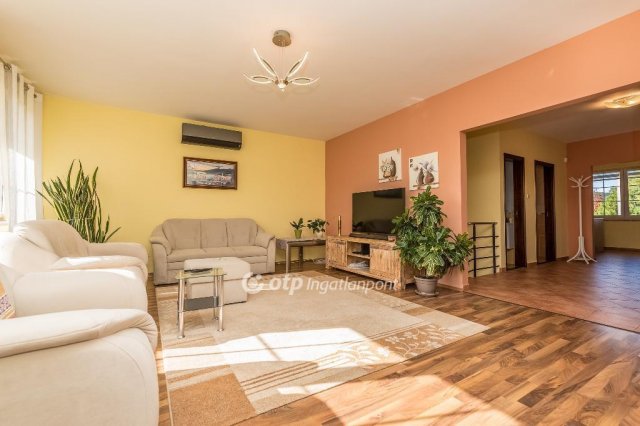 Eladó ikerház, Piliscsabán 135 M Ft, 4 szobás