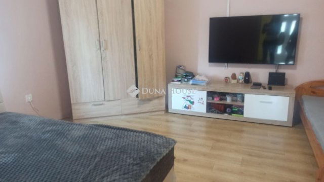 Eladó családi ház, Ercsiben 38.9 M Ft, 2 szobás