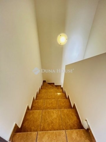 Eladó téglalakás, Üllőn 88.9 M Ft, 4 szobás