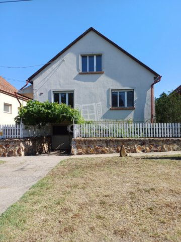 Eladó családi ház, Baján 49 M Ft, 5+1 szobás