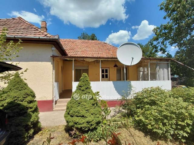 Eladó családi ház, Hatvanban 42 M Ft, 3 szobás