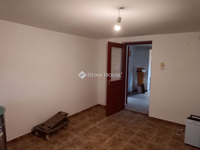 Eladó családi ház, Szankon 29.9 M Ft, 2 szobás