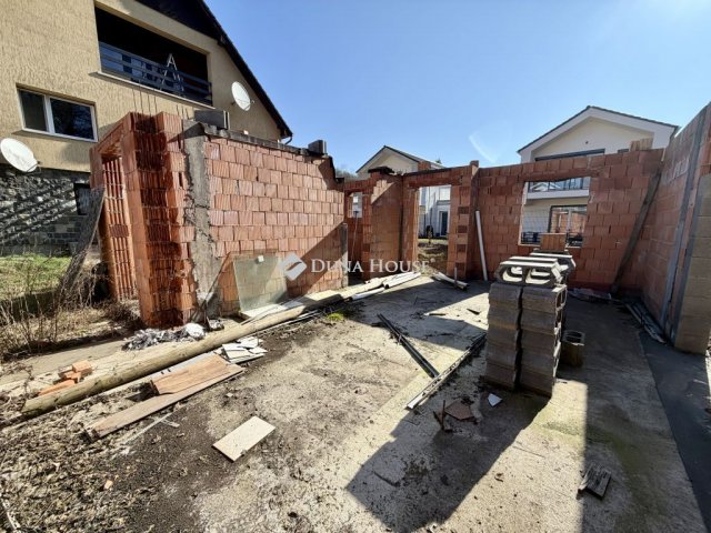 Eladó telek, Szentendrén, Szentlászlói úton 64 M Ft