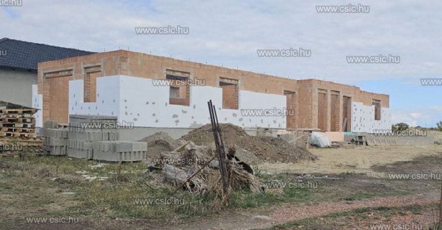 Eladó ikerház, Érden 62 M Ft, 3 szobás / költözzbe.hu