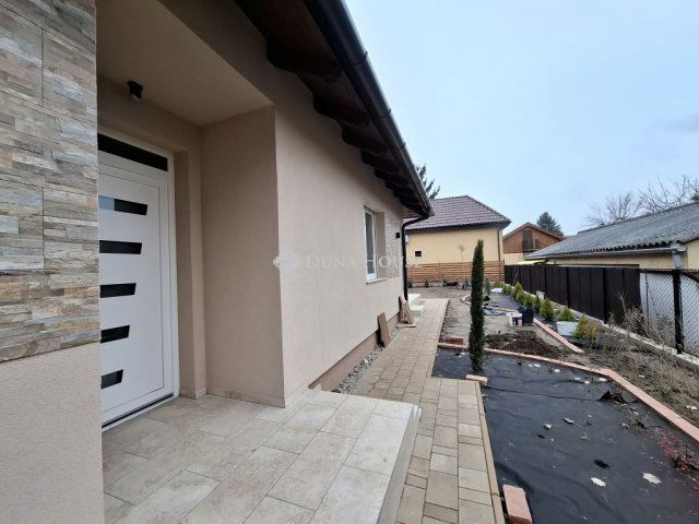 Eladó családi ház, Budapesten, XVI. kerületben, Kolozs utcában