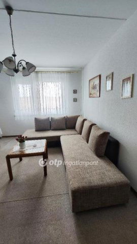 Eladó panellakás, Pétfürdőn 27.5 M Ft, 1+1 szobás