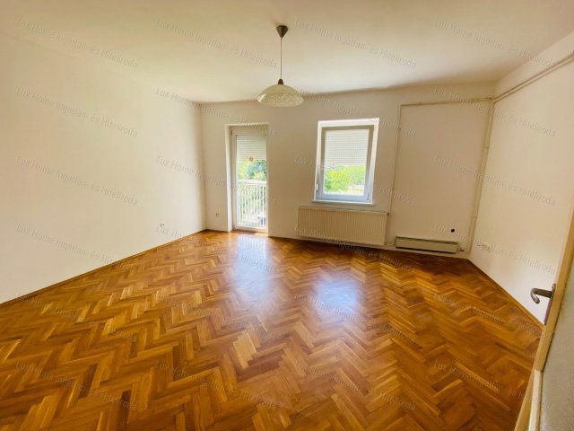 Eladó téglalakás, Komáromban 25.9 M Ft, 1 szobás