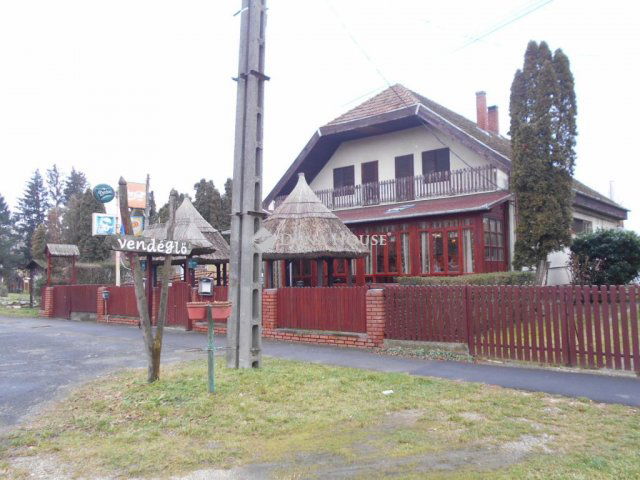 Eladó üzlethelyiség, Mesztegnyőn 150 M Ft, 1 szobás