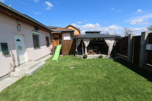 Eladó ikerház, Kistarcsán 99.99 M Ft, 4 szobás