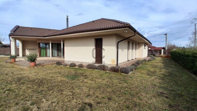 Kiadó családi ház, albérlet, Debrecenben 500 E Ft / hó