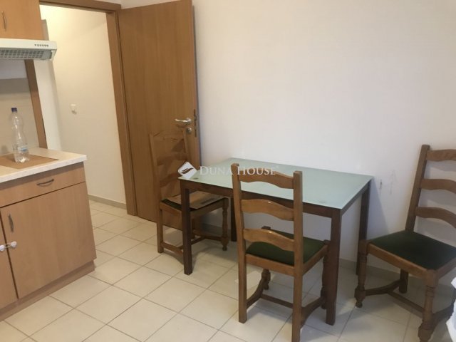Eladó panellakás, Táborfalván 32 M Ft, 2 szobás