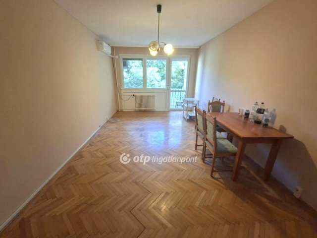 Eladó panellakás, Százhalombattán 69.9 M Ft, 3 szobás