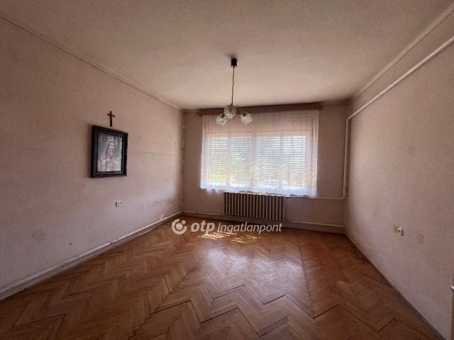 Eladó családi ház, Erdőtelken 27 M Ft, 3+1 szobás