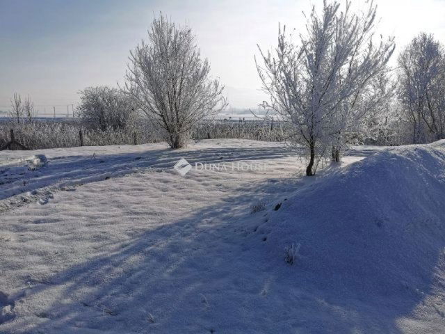 Eladó családi ház, Héten 23.6 M Ft, 3 szobás